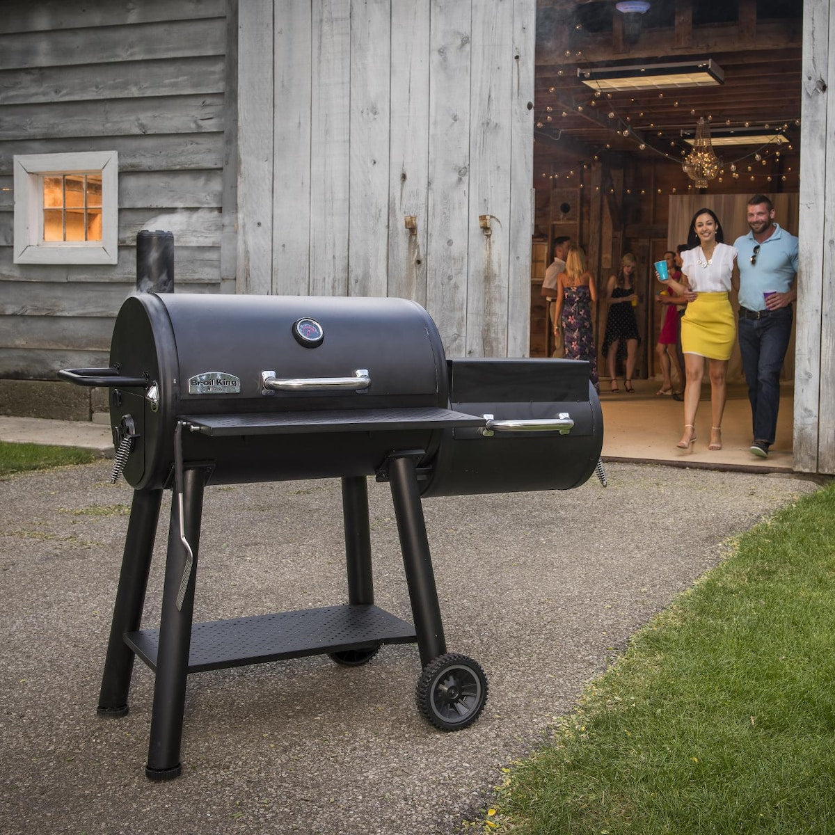 Broil King Regal Charcoal Offset Smoker 500