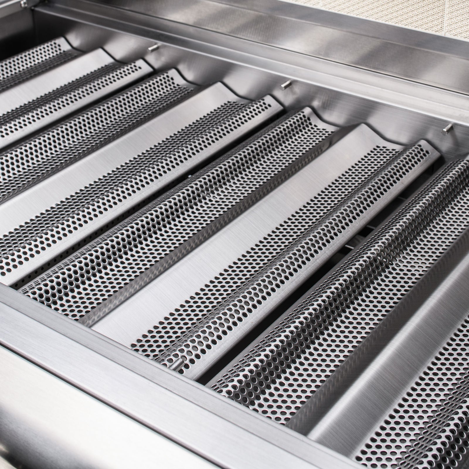 Blaze LTE 40-Inch 5-Burner Built-In Gas Grill with Rear Infrared Burner and Grill Lights