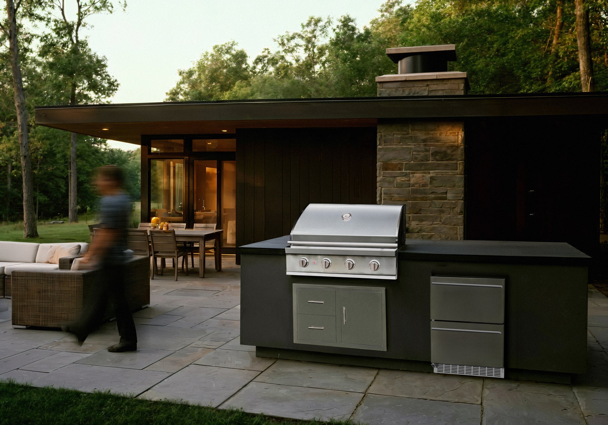 Summerset Sizzler 32-Inch 4-Burner Built-In Gas Grill