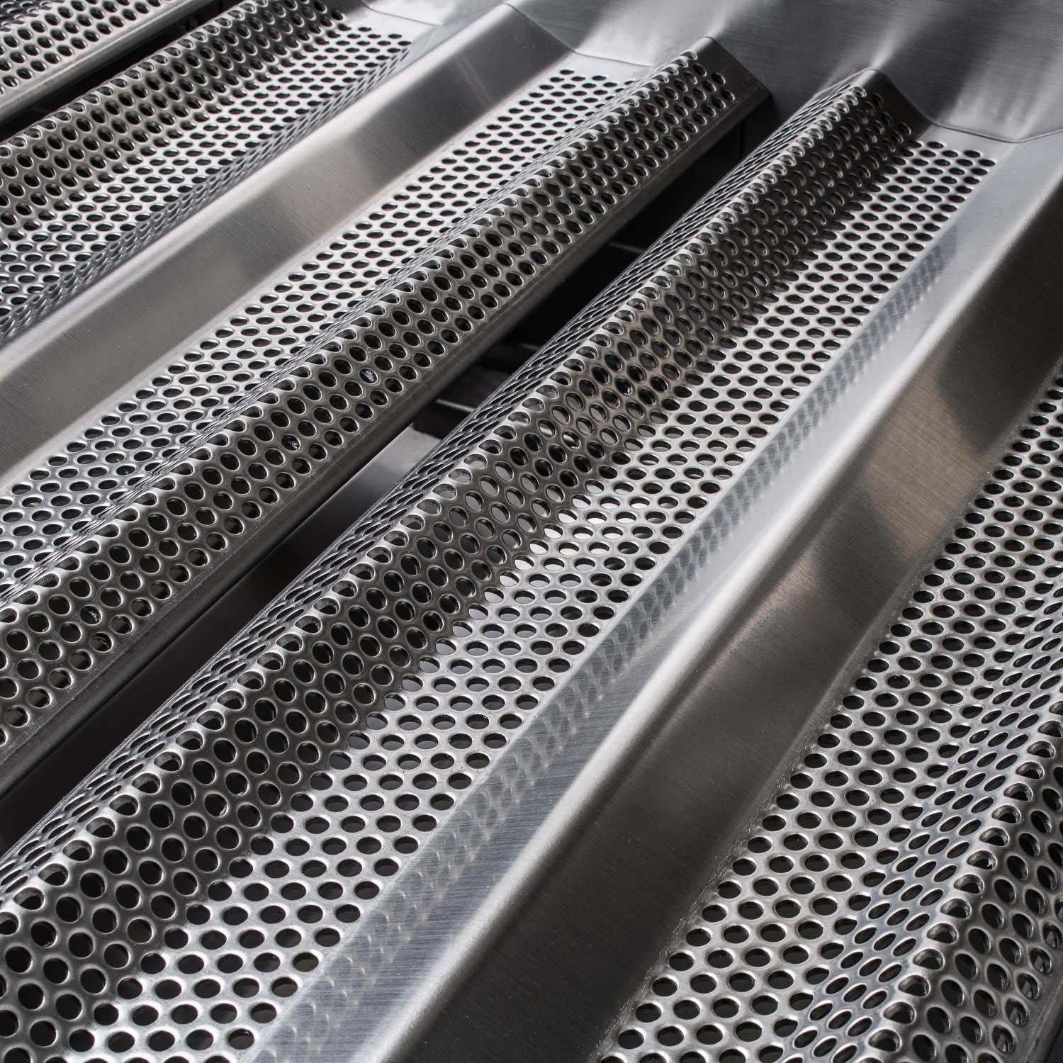 Blaze LTE Marine Grade 32-Inch 4-Burner Built-In Gas Grill with Rear Infrared Burner and Grill Lights (Discontinued)