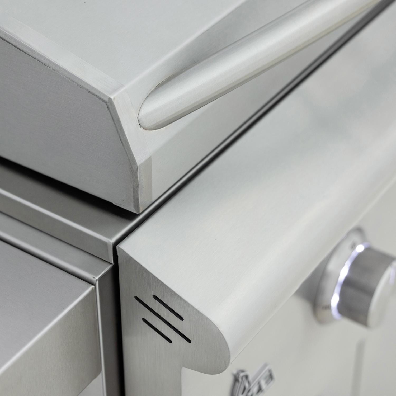 Blaze LTE+ 30-Inch Gas Griddle w/Lift-Assist Hood