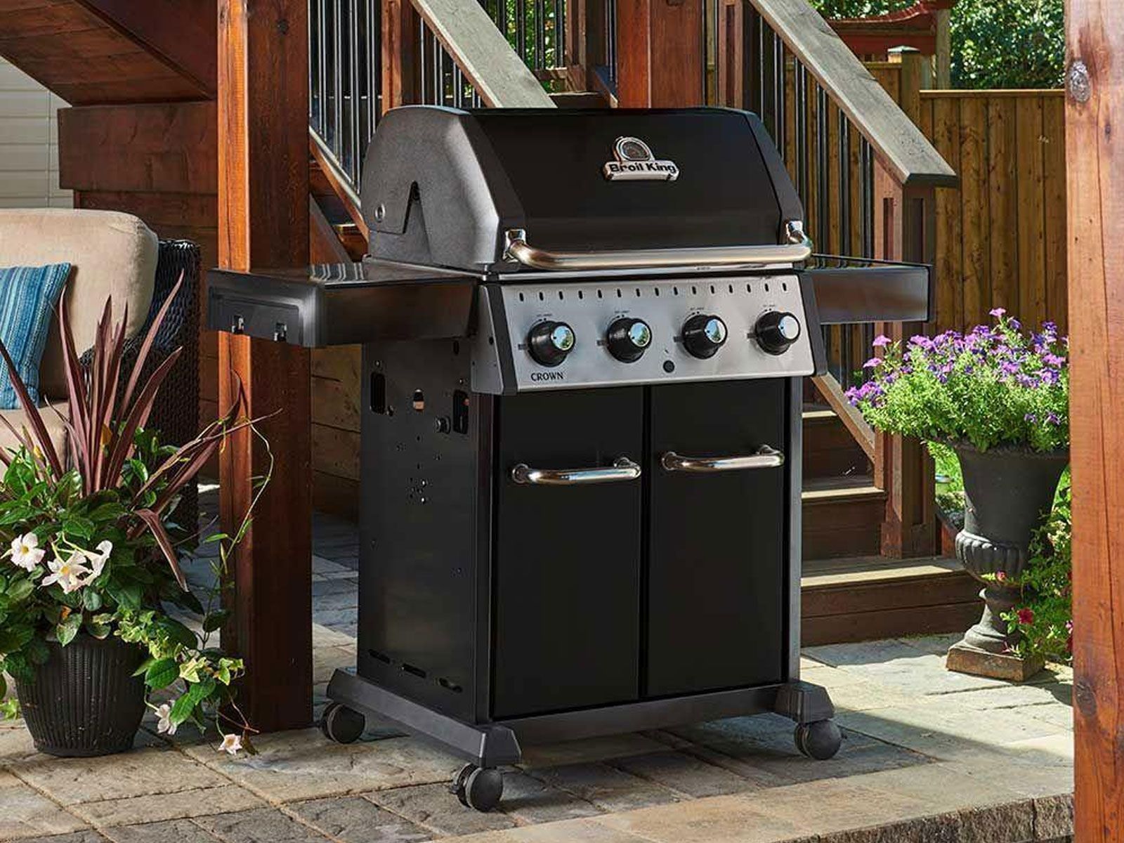 Broil King Crown 420 4-Burner Gas Grill