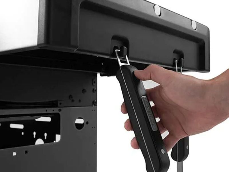 Broil King Baron S 490 PRO IR 4-Burner Gas Grill With Rotisserie and Sear Station