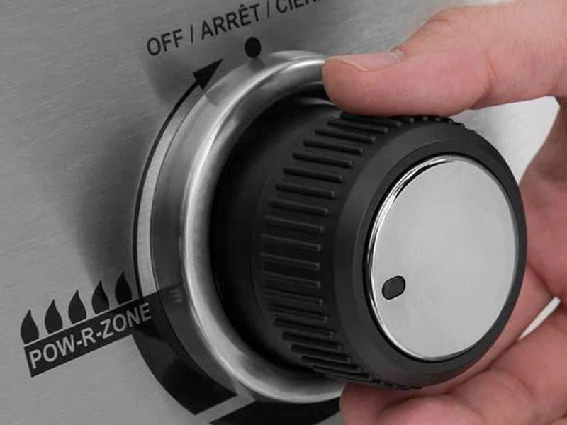 Broil King Baron S 490 PRO IR 4-Burner Gas Grill With Rotisserie and Sear Station