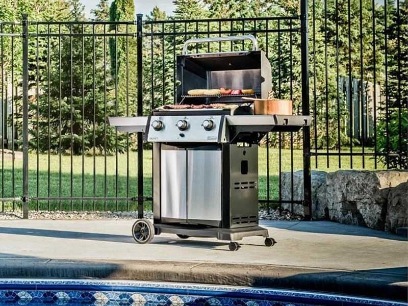 Broil King Signet 320 3-Burner Gas Grill