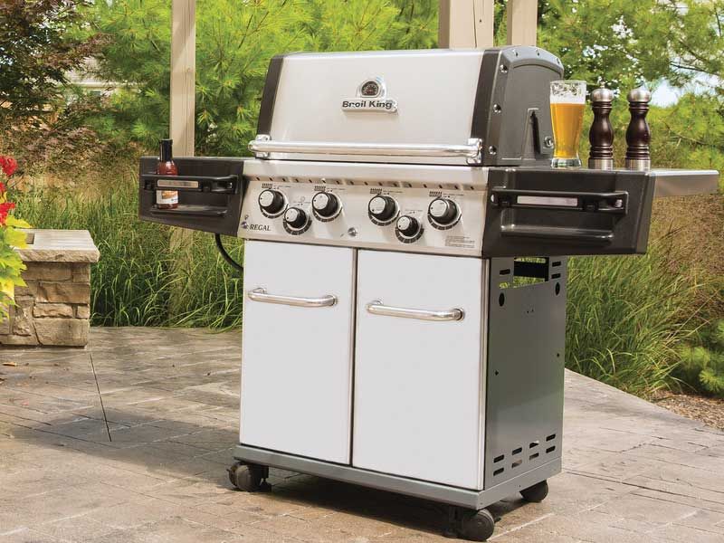 Broil King Regal S490 Pro IR 4-Burner Gas Grill With Rotisserie & Infrared Side Burner