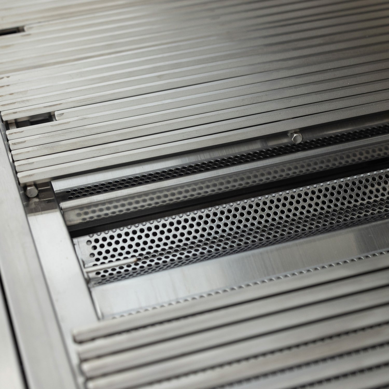 Blaze LTE PRO 40-Inch 5-Burner Built-in Grill w/ Digital Temperature Screen and Rear Infrared Burner