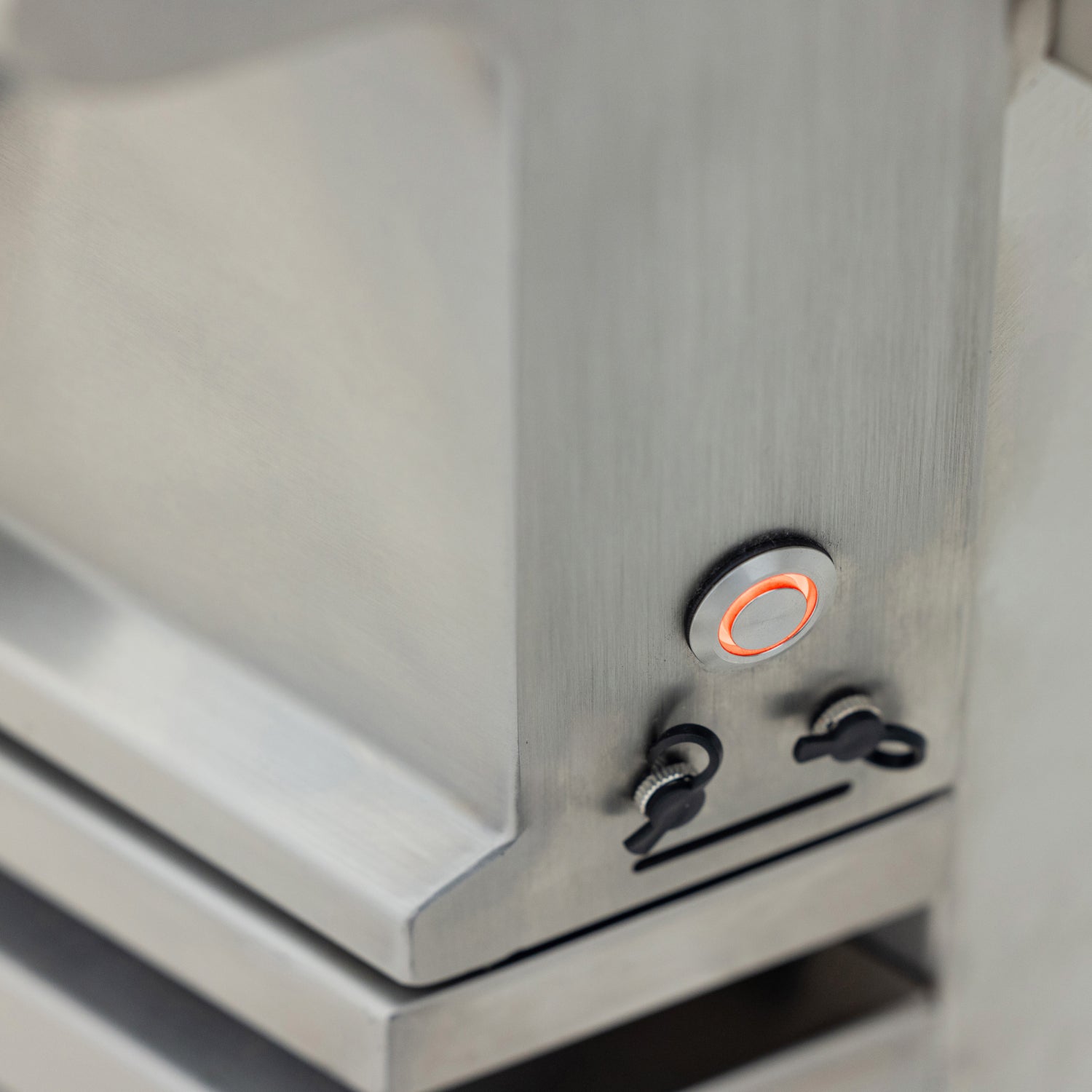 Blaze LTE PRO 40-Inch 5-Burner Built-in Grill w/ Digital Temperature Screen and Rear Infrared Burner