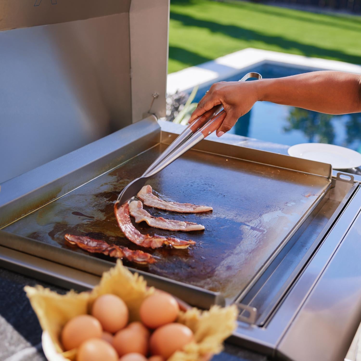 Blaze LTE+ 30-Inch Built-in Griddle w/Lift-Assist Hood