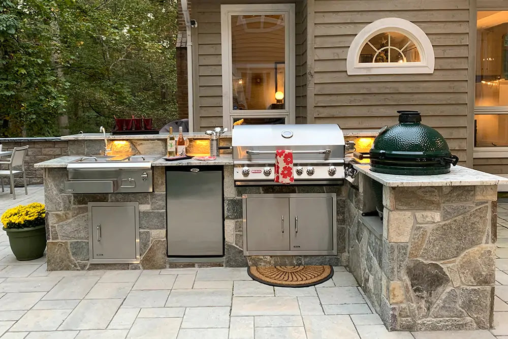Outdoor Kitchen Lifesytle Bull