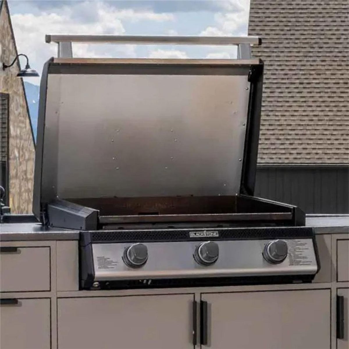 Blackstone 28-inch Built In Natural Gas Griddle W/Hood & Insulated Jacket - 6301