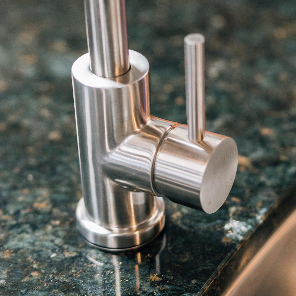 19 X 15 Stainless Steel Undermount Sink W/ Single Handle Hot/Cold Goose Neck Faucet