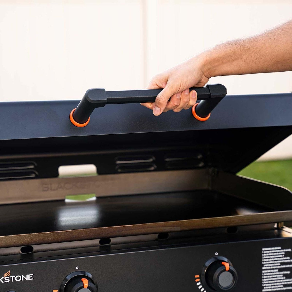 Blackstone 28 Inch Griddle W/ Hard Cover & Griddle Cover - 2287