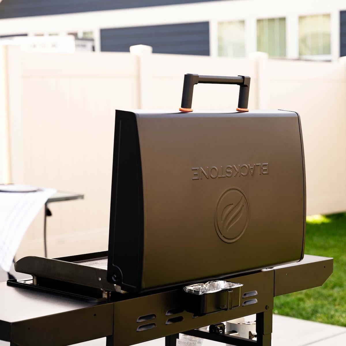Blackstone 28 Inch Griddle W/ Hood - 2287