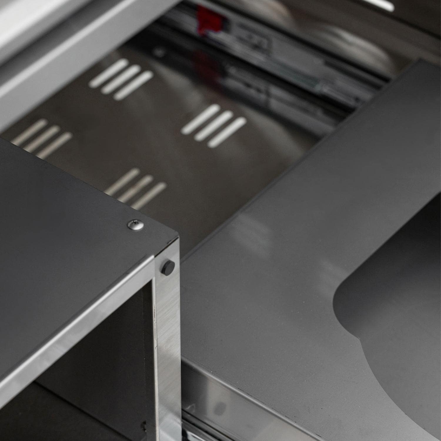 Blaze LTE PRO 40-Inch Gas Griddle w/Digital Temperature Screen & Lift-Assist Lid (BLZ-GRIDDLE40+CART)