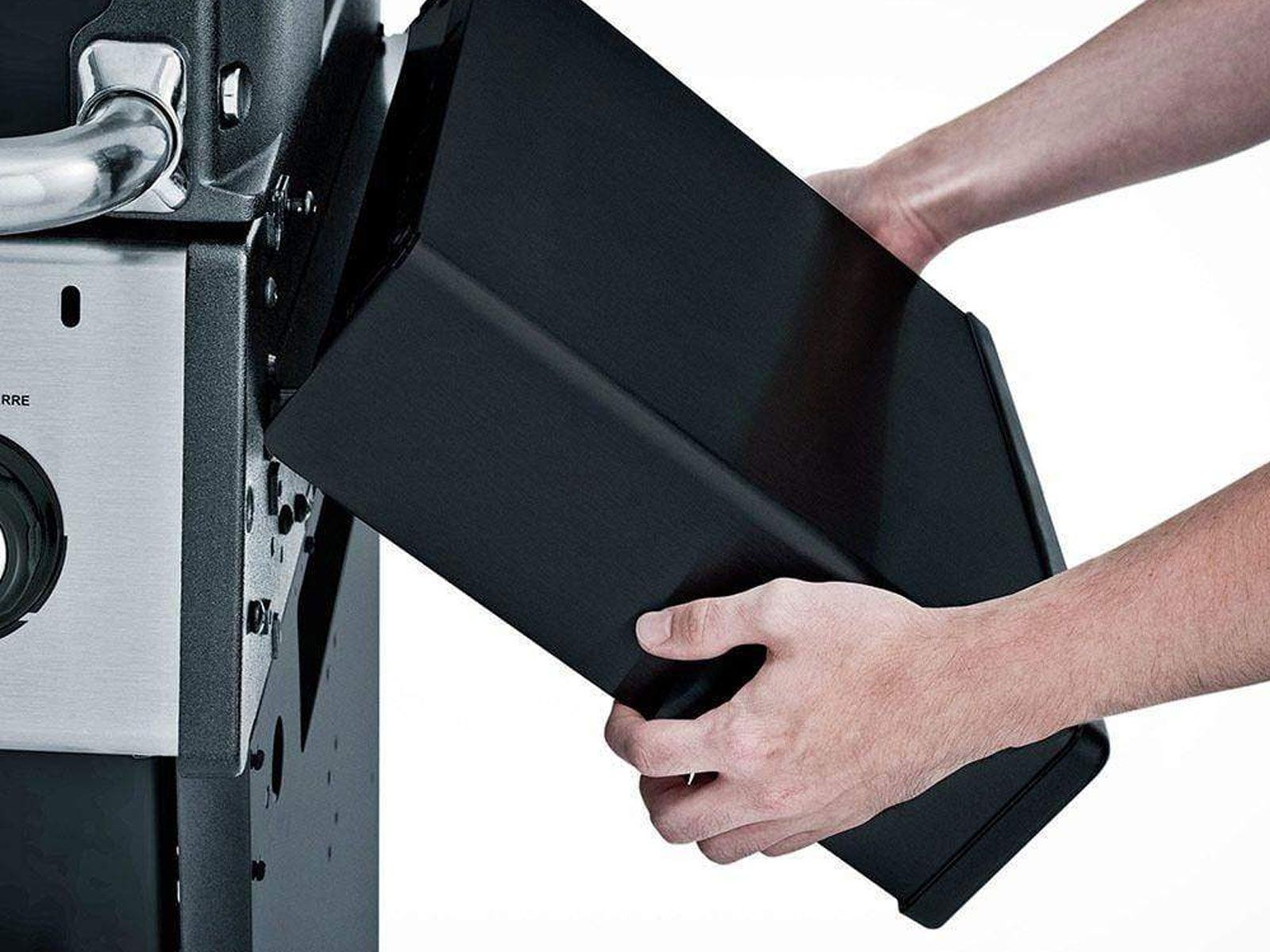 Broil King Crown 310 Shadow 3-Burner Gas Grill