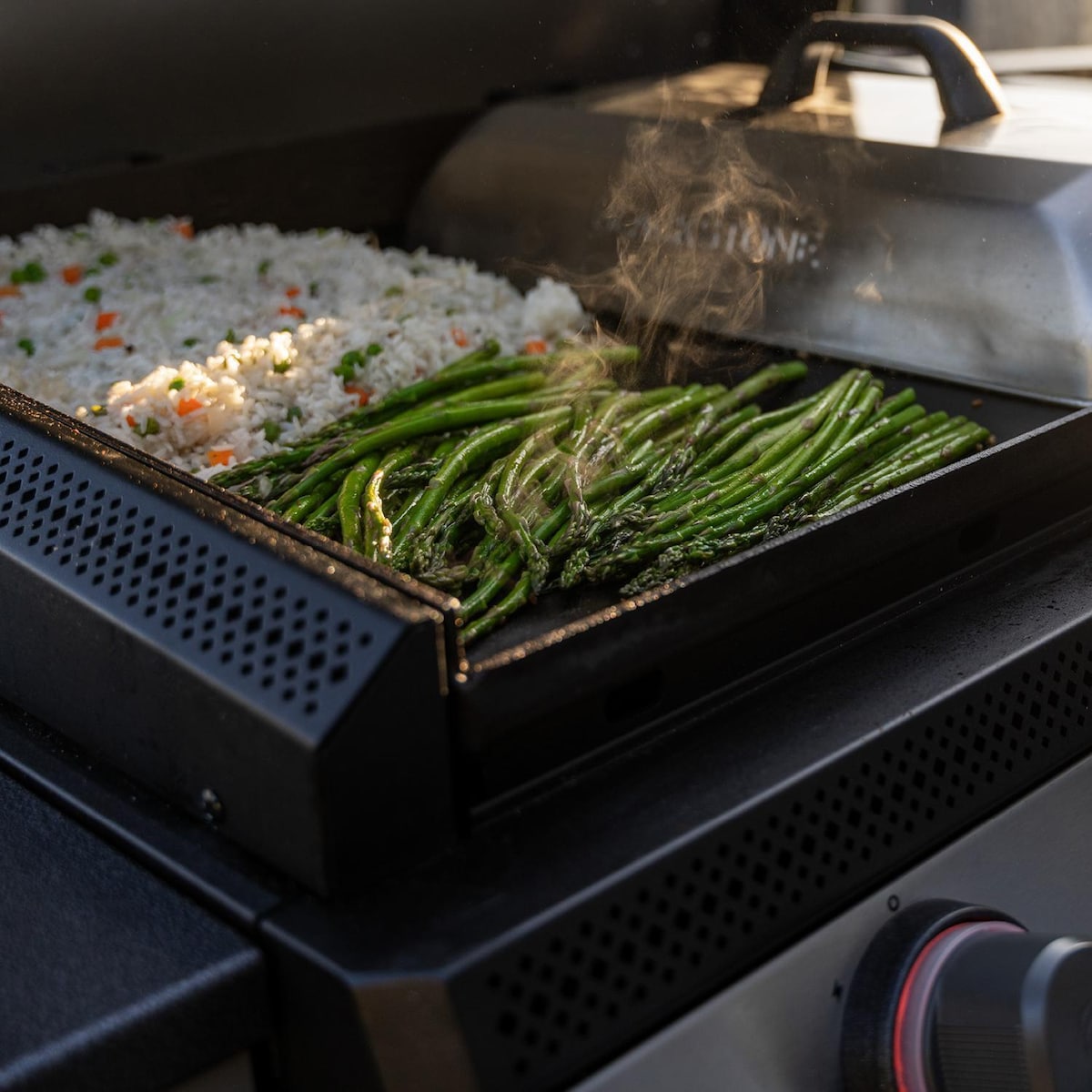 Blackstone 28-inch Built In Natural Gas Griddle W/Hood & Insulated Jacket - 6301
