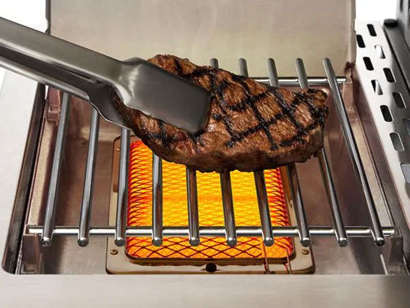 Broil King Baron S 490 PRO IR 4-Burner Gas Grill With Rotisserie and Sear Station