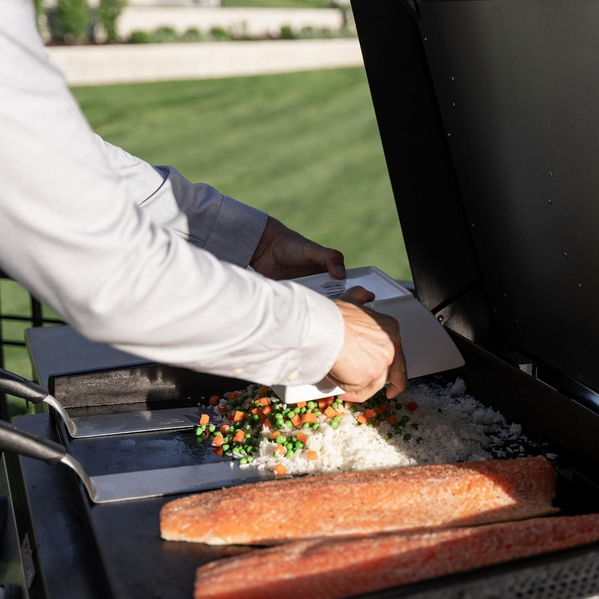 Blackstone 28-inch Built In Natural Gas Griddle W/Hood & Insulated Jacket - 6301