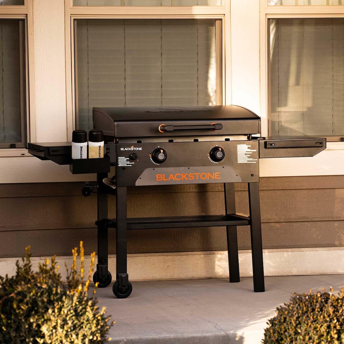 Blackstone 28 Inch Griddle W/ Hard Cover & Griddle Cover - 2287