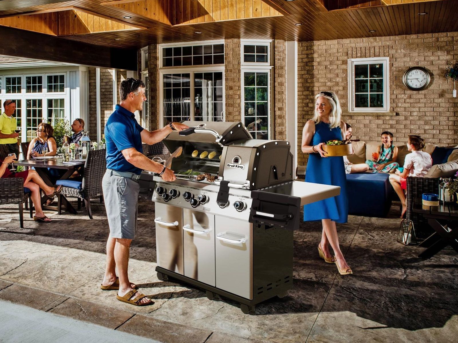 Broil King Regal S 690 PRO IR 6-Burner Gas Grill With Rotisserie & Infrared Side Burner