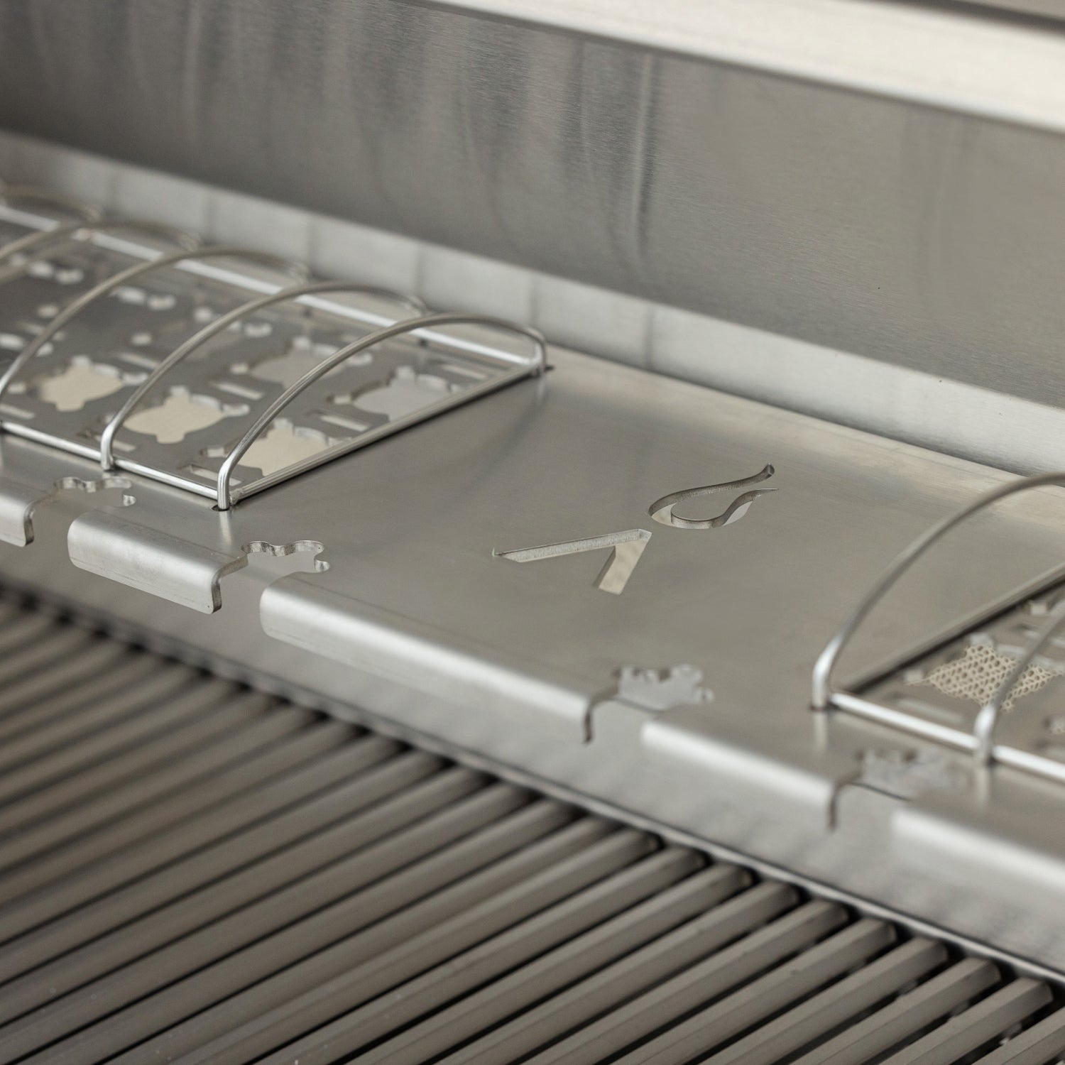 Blaze LTE PRO 40-Inch 5-Burner Built-in Grill w/ Digital Temperature Screen and Rear Infrared Burner (BLZ-5LTEPRO)