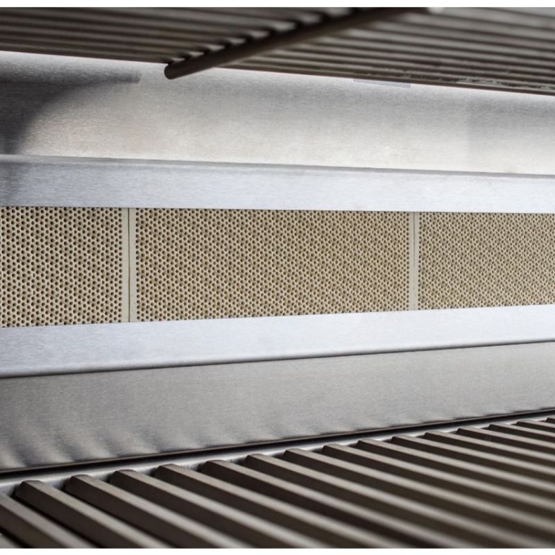 Isla de cocina lineal para exteriores de 2,4 m con parrilla profesional Blaze LUX de 86 cm, plancha LTE, puertas dobles y cajón combinado 