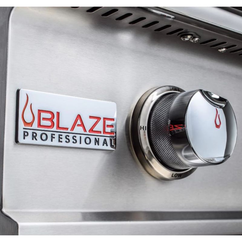 Isla de cocina lineal para exteriores de 2,4 m con parrilla profesional Blaze LUX de 86 cm, plancha LTE, puertas dobles y cajón combinado 