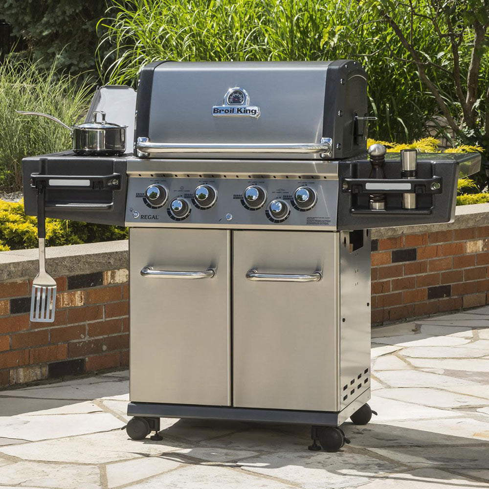 Broil King Regal S490 Pro IR 4-Burner Freestanding Grill (956947/4)