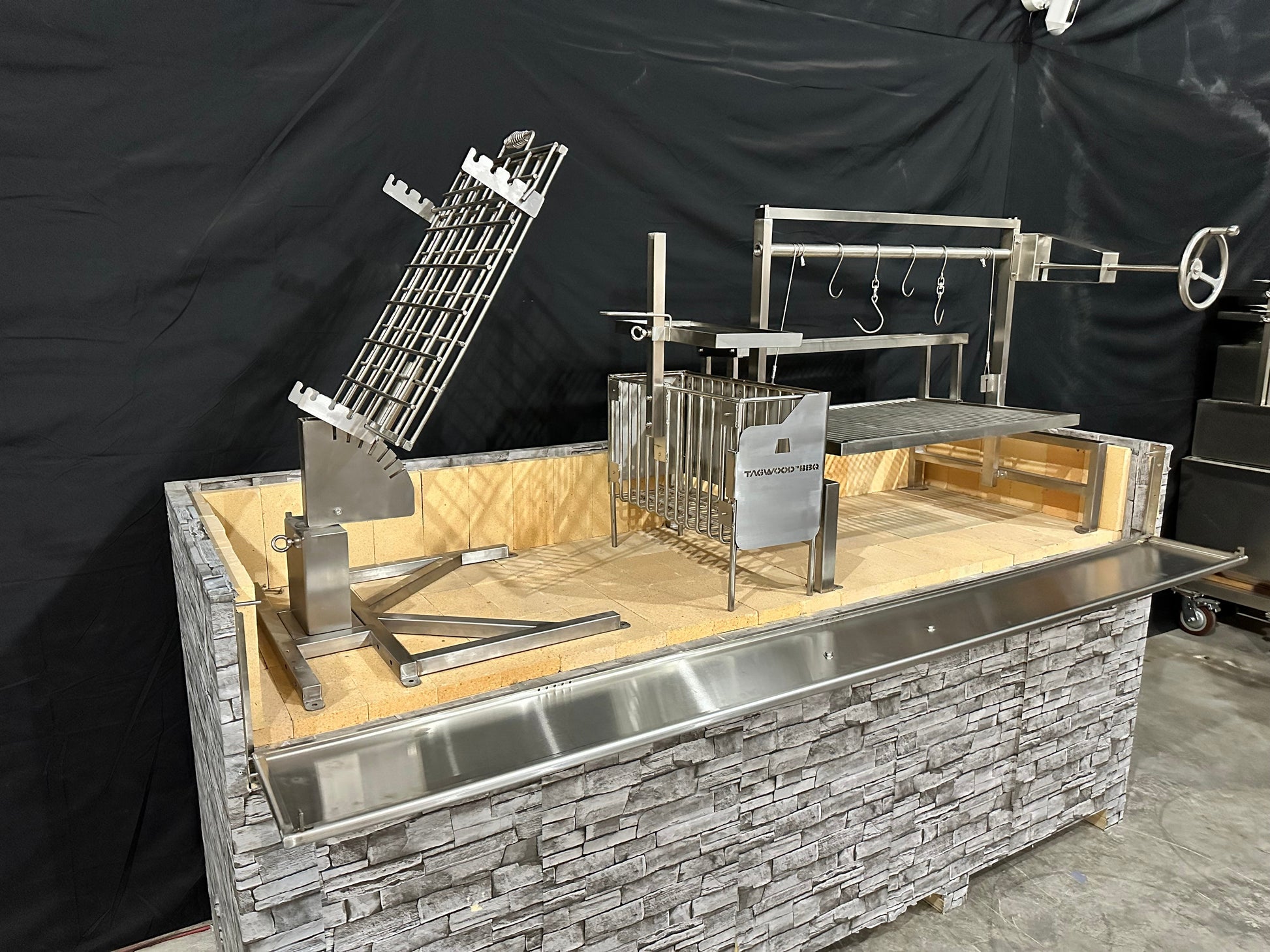 Tagwood BBQ Insert Style Argentine Santa Maria Wood Fire & Charcoal Gaucho Grill Without Firebricks - BBQ09SSFRONT