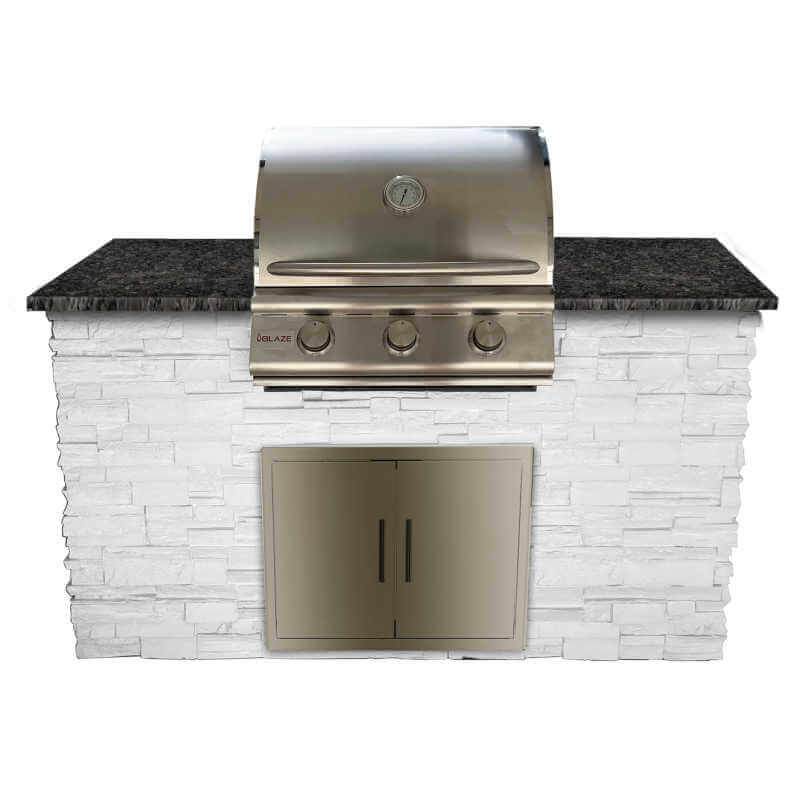 Isla de cocina exterior de 1,5 m con parrilla a gas Blaze LBM de 63 cm y puerta de acceso doble con cierre suave 