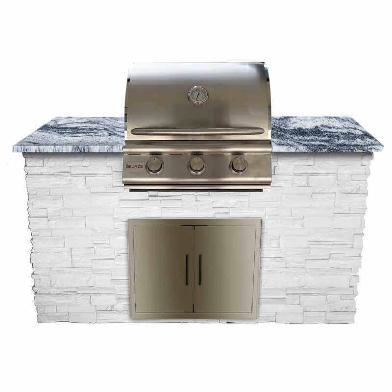 Isla de cocina exterior de 1,5 m con parrilla a gas Blaze LBM de 63 cm y puerta de acceso doble con cierre suave 