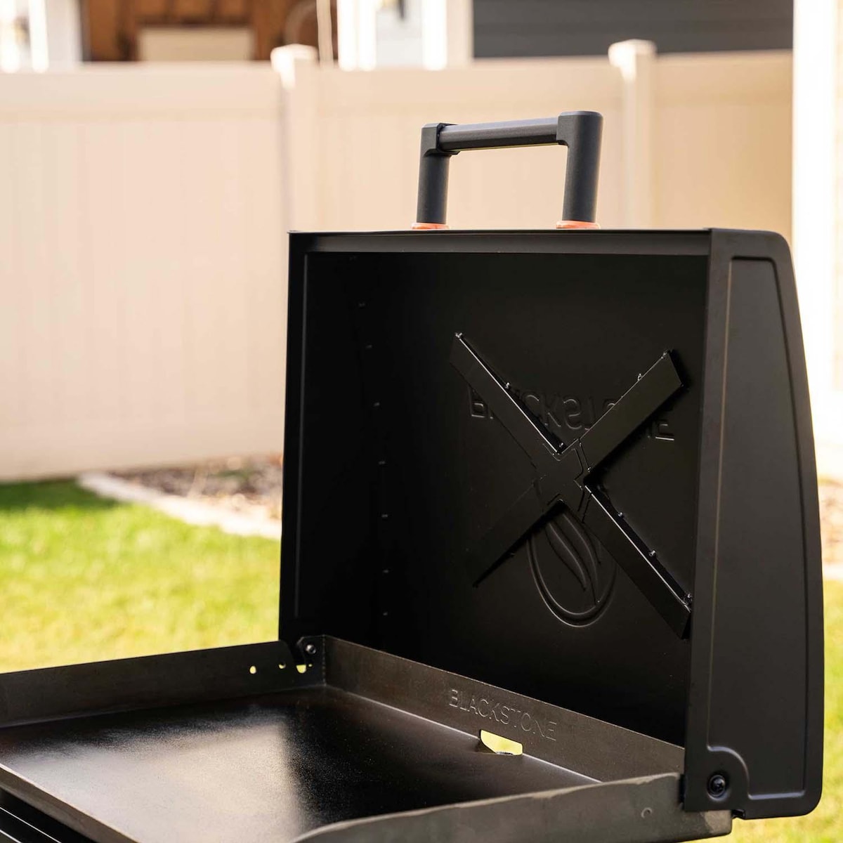 Blackstone 28 Inch Griddle W/ Hood - 2287