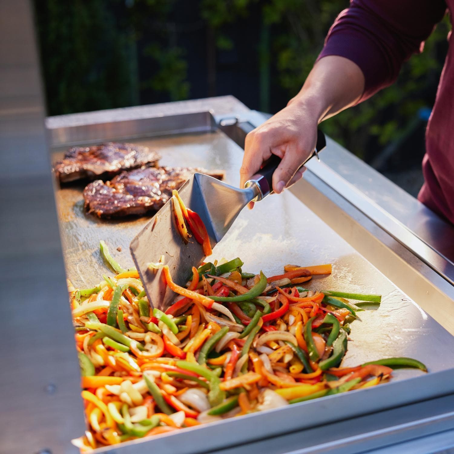 Blaze LTE PRO 40-Inch Gas Griddle w/Digital Temperature Screen & Lift-Assist Lid (BLZ-GRIDDLE40+CART)