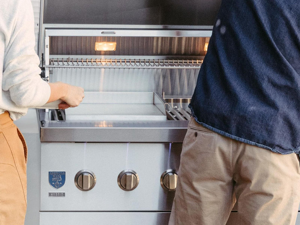 Parrilla híbrida de madera, carbón y gas Encore de 36 pulgadas, fabricada en Estados Unidos, con quemador infrarrojo y kit de asador. 