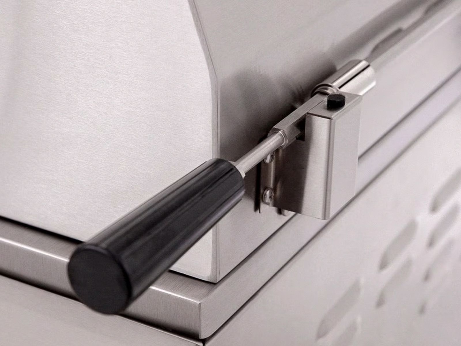 American Made Grills Estate Freedom 42-Inch 3 Burner Gas Grill With Rear Infrared Burner