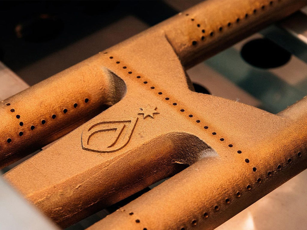 Parrilla de gas American Made Grills Estate de 30 pulgadas y 2 quemadores con quemador infrarrojo trasero y kit de asador 