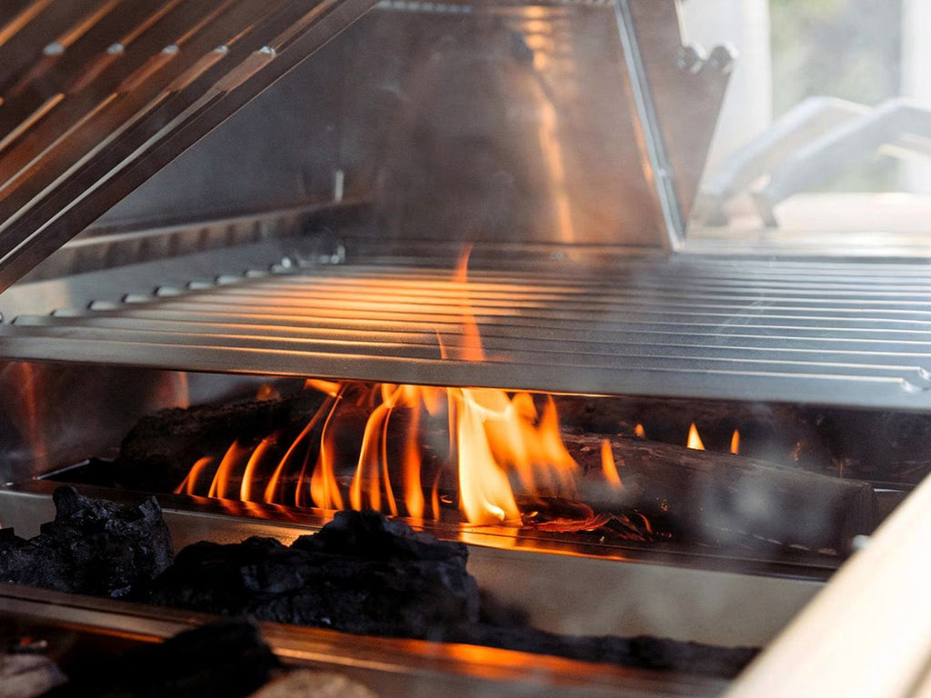 Parrilla híbrida American Made Grills Muscle de 36 pulgadas (leña, carbón y gas) con quemador infrarrojo y kit de asador. 