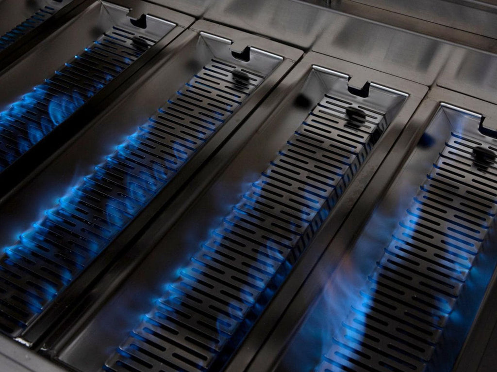 Parrilla híbrida de madera, carbón y gas Encore de 54 pulgadas, fabricada en Estados Unidos, con quemador infrarrojo y kit de asador. 