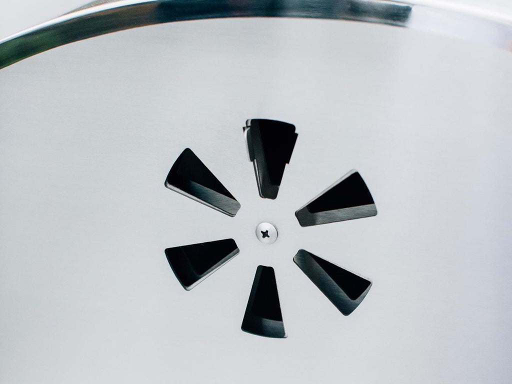 Parrilla híbrida American Made Grills Muscle de 54 pulgadas (leña, carbón y gas) con quemador infrarrojo y kit de asador. 