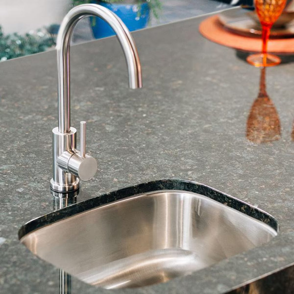 19 X 15 Stainless Steel Undermount Sink W/ Single Handle Hot/Cold Goose Neck Faucet