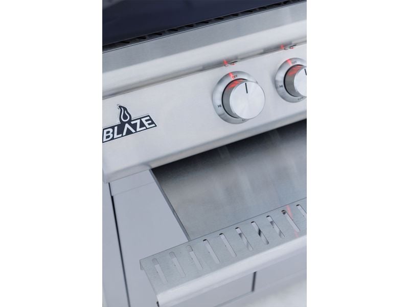 Horno de exterior de encimera Blaze de 26 pulgadas con asador y funda para encimera 