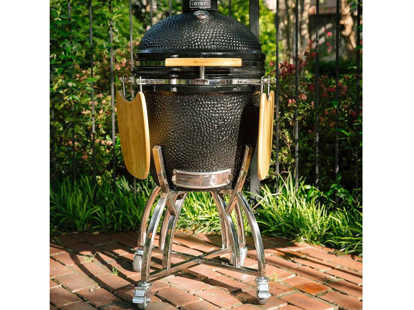 coyote asado stand with side shelves