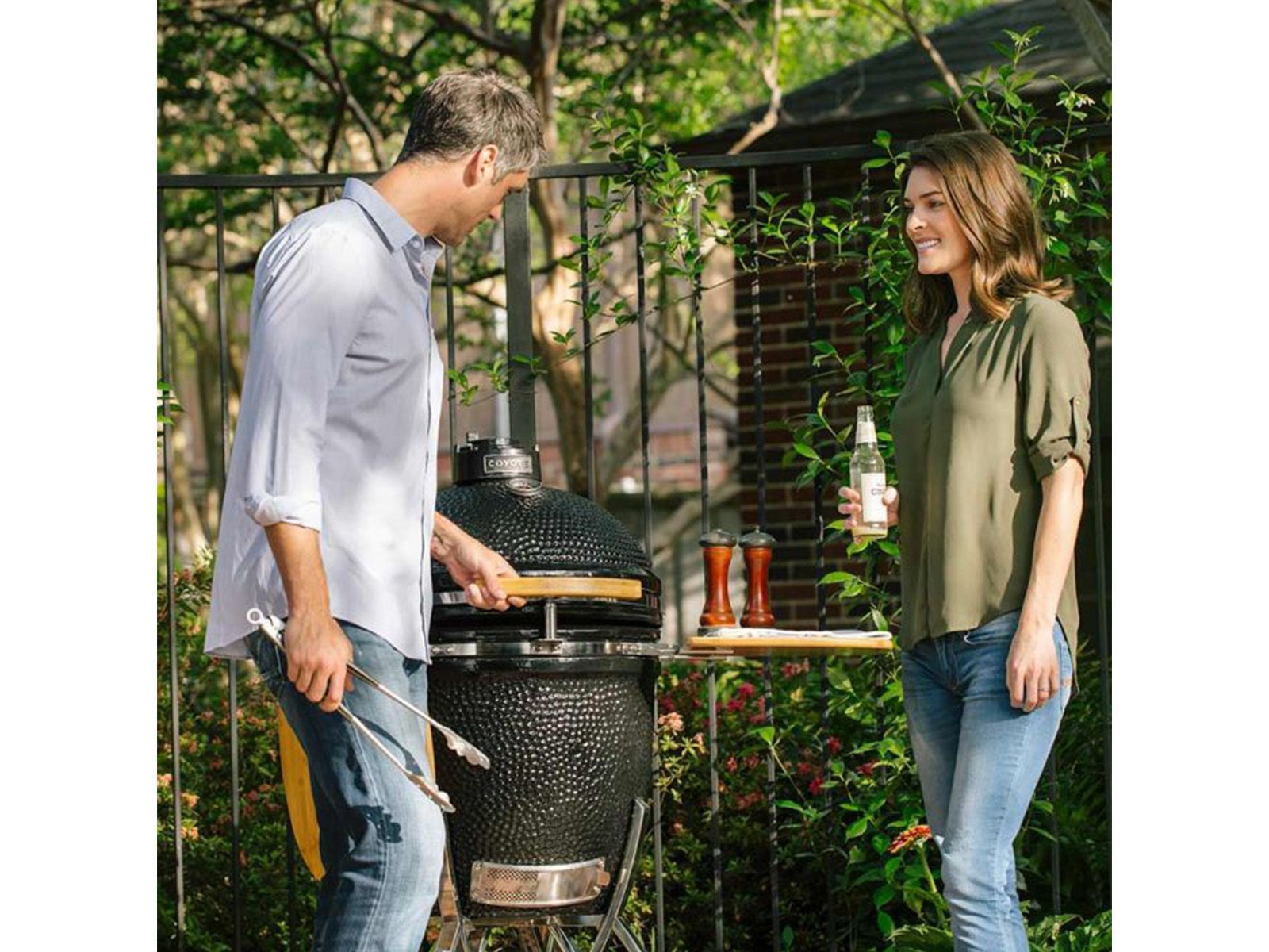 coyote asado stand with side shelves