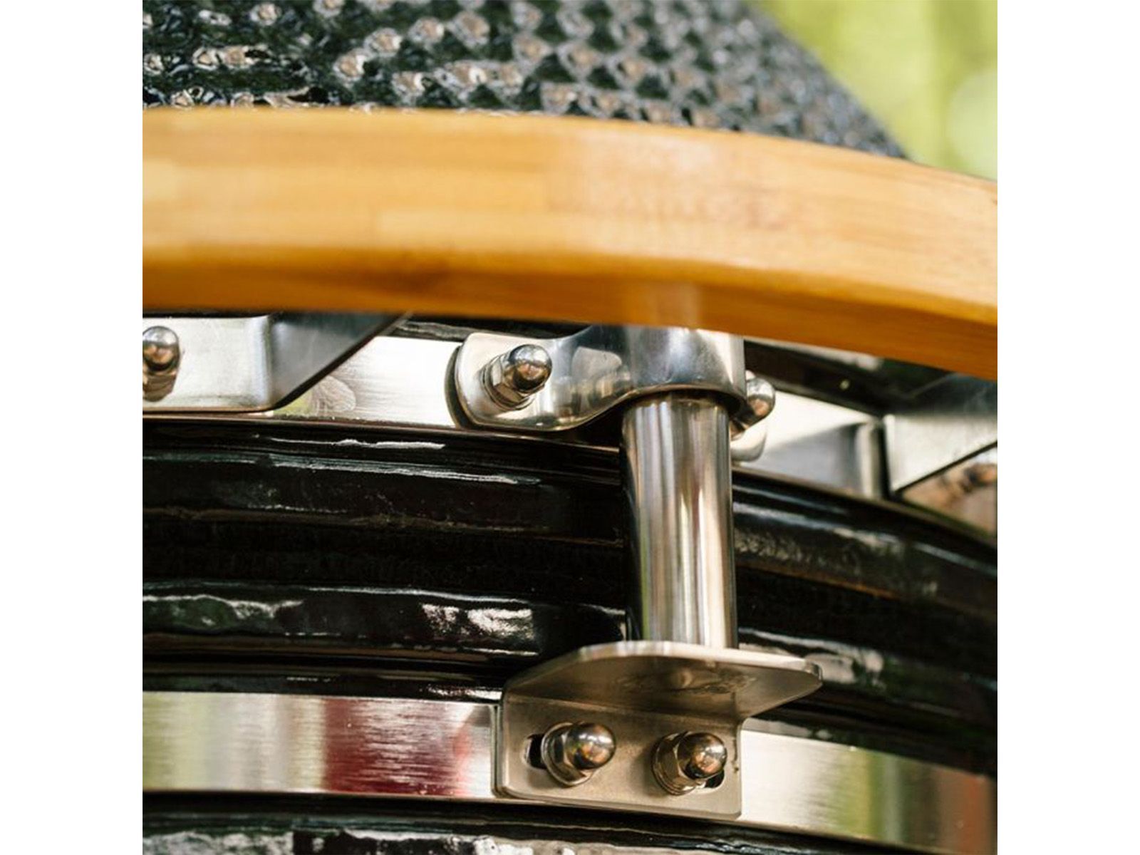 Ahumador de cerámica Coyote Asado en carrito con estantes laterales 