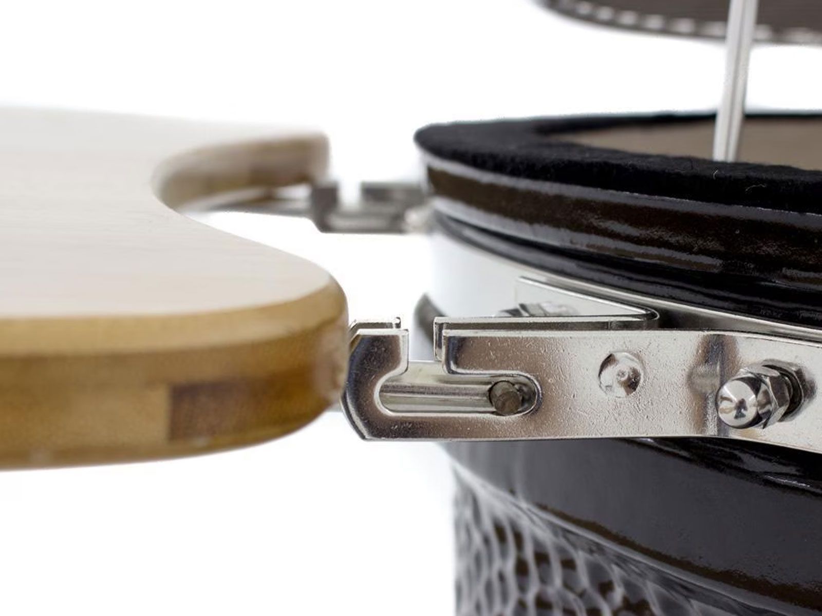 Ahumador de cerámica Coyote Asado en carrito con estantes laterales 