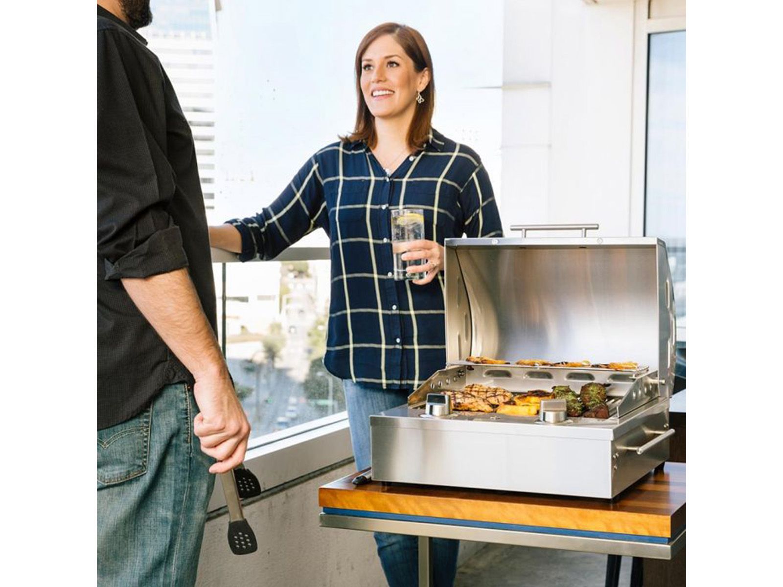 coyote 18-inch portable 1300 watt electric grill