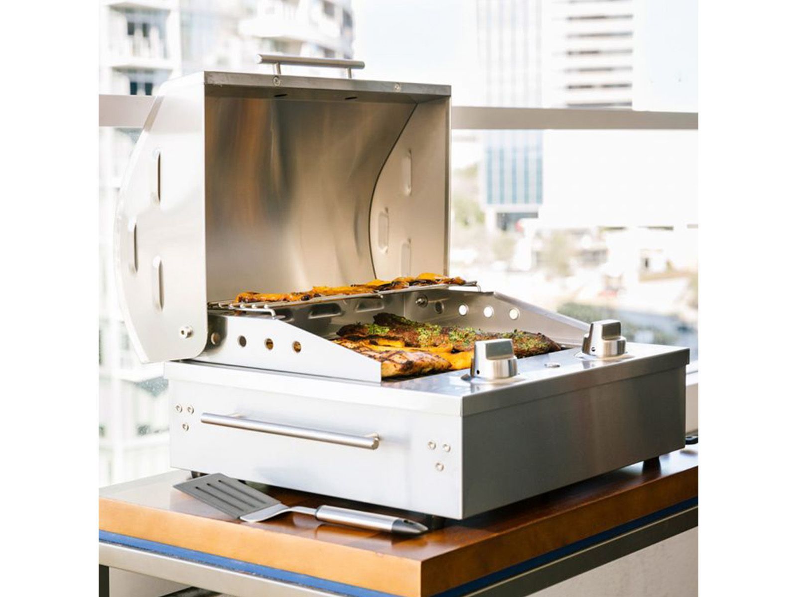 coyote 18-inch portable 1300 watt electric grill