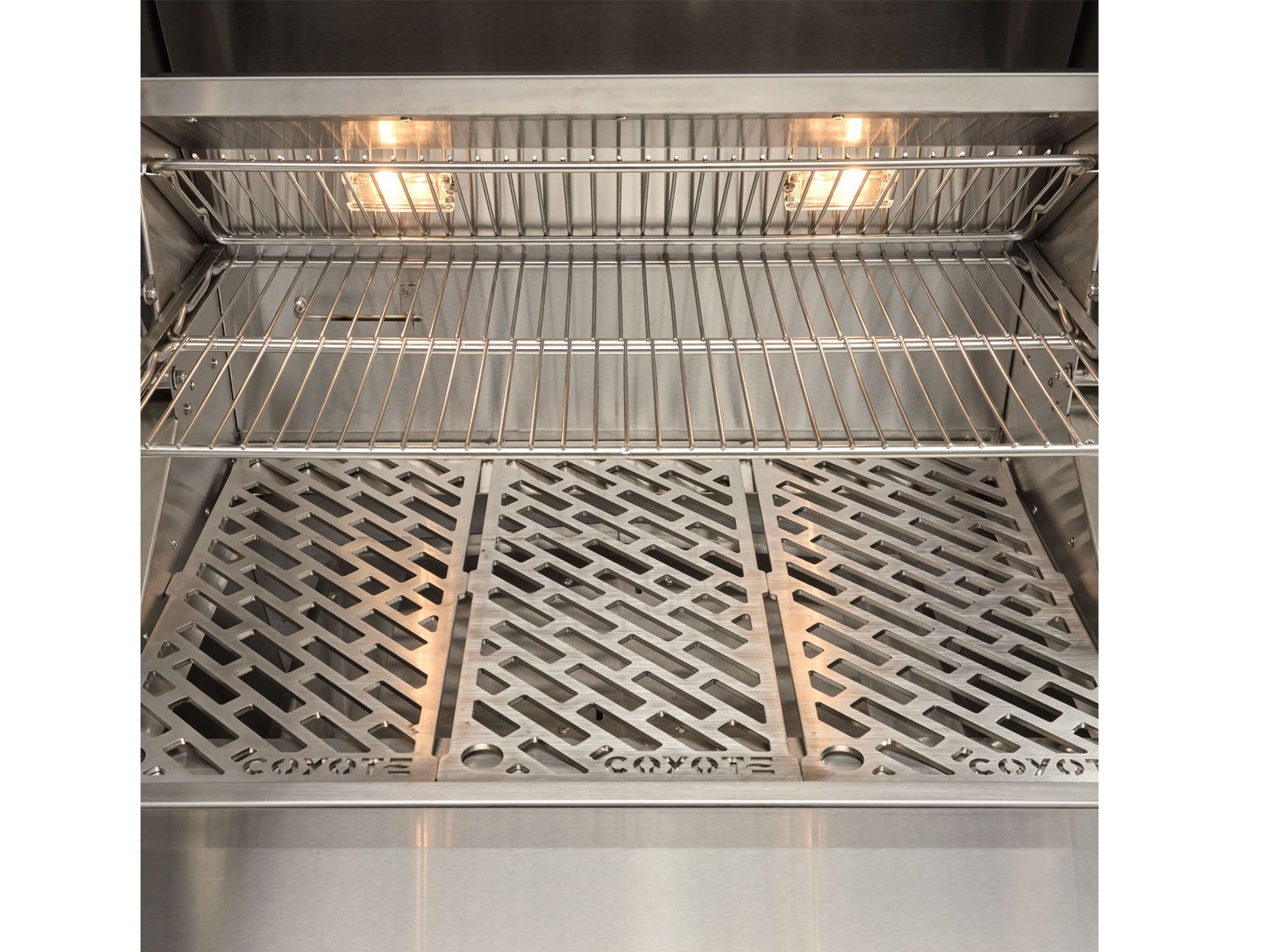 Isla de cocina al aire libre Haven de 8 pies con parrilla de pellets Coyote de 36 pulgadas, cajón de almacenamiento individual, centro de basura y refrigerador de 24 pulgadas - negro cepillado 