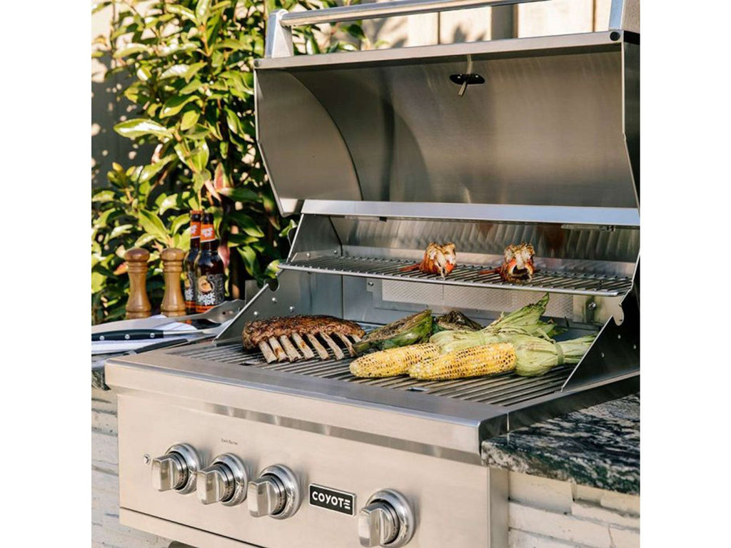 Parrilla a gas empotrada Coyote serie S de 30 pulgadas y 3 quemadores con quemador infrarrojo RapidSear y asador. 